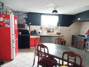 Fridge, microwave, oven, stovetop - Maison (Le Tampon)