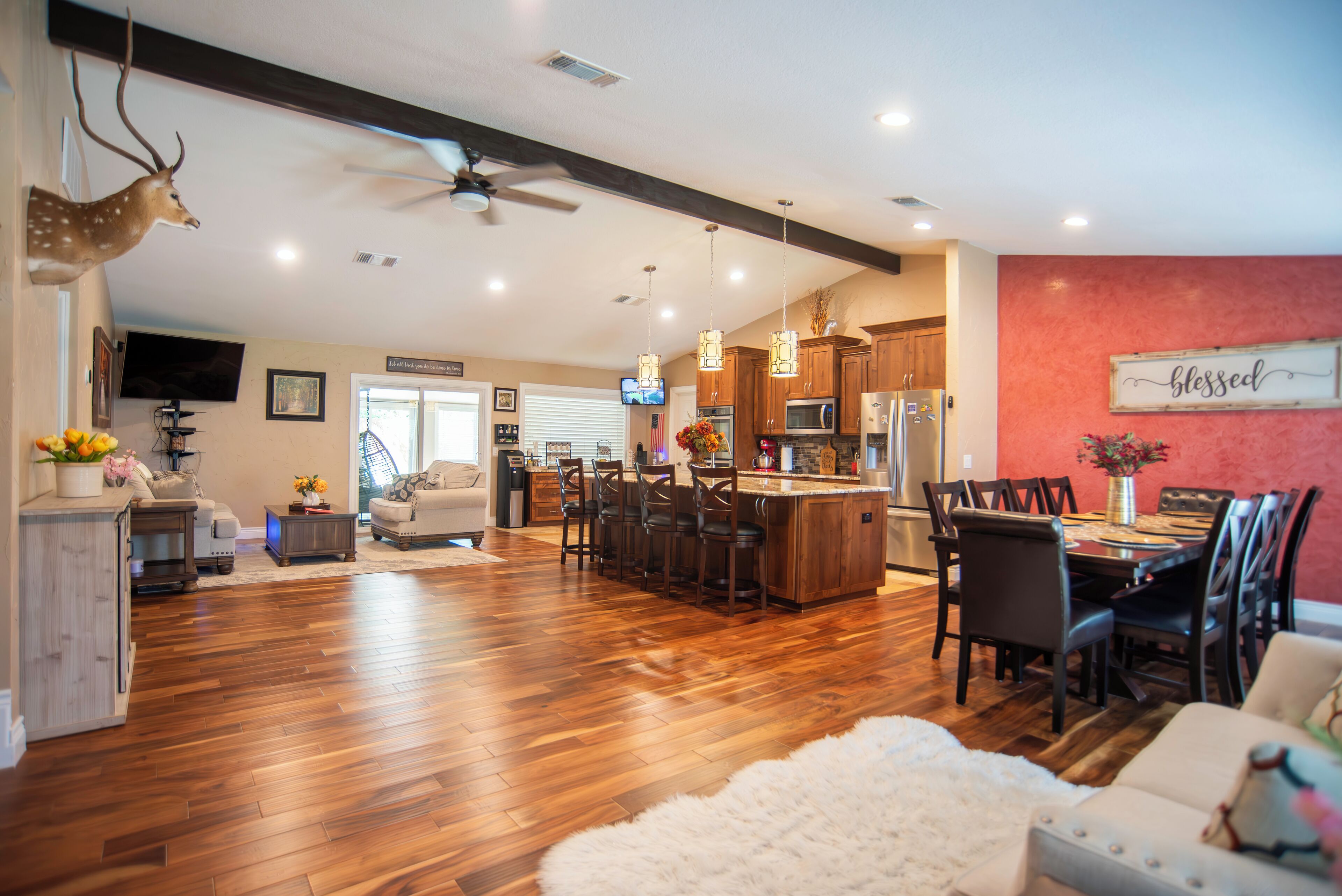 Family friendly with lots of room for fun! 7 minutes to Six Flags/ La Cantera. 