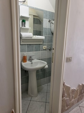 Hair dryer, towels, soap, toilet paper - La Piccola Casetta nel Centro Storico (Iglesias)