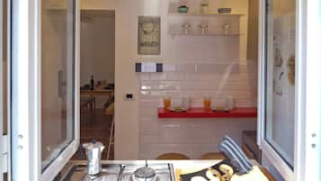 Apartment, City View | Private kitchen | Fridge, oven, stovetop, coffee/tea maker