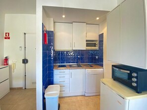 Fridge, microwave, oven, dishwasher