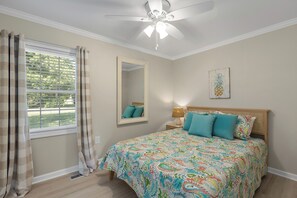 4 bedrooms, desk, iron/ironing board, travel cot - Coastal Home with Inground Pool and just minutes from Wrightsville Beach! (Wilmington)