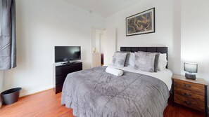 House | 4 bedrooms, iron/ironing board, free WiFi, bed sheets