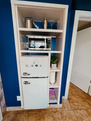 Economy Studio, Ensuite, Pool View (Room 2: The Edie Suite) | Private kitchen | Microwave, coffee/tea maker, toaster, cookware/dishes/utensils