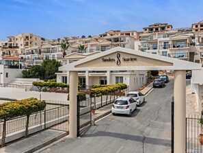 开间, 多间卧室, 露台 | 住宿正面