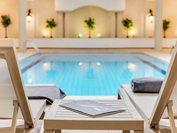 Outdoor pool - Sanders Seaview Paphos (Chlorakas)