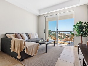 Apartment, 3 Bedrooms, Balcony, Ocean View | Room amenity