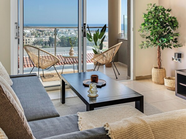 Apartment, 3 Bedrooms, Balcony, Ocean View | Room amenity