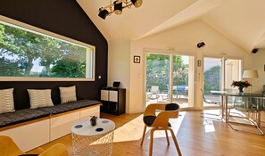 Smart TV, fireplace, books, stereo - Maison à Louer au Cœur du Pays de Brocéliande Bretagne Idéale Pour les Familles (Montfort-sur-Meu)
