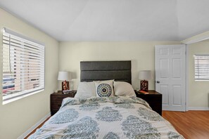 2 bedrooms, iron/ironing board, free WiFi, bed sheets - Highland Park house in prime location for city experiences. Pet Friendly (Los Angeles)