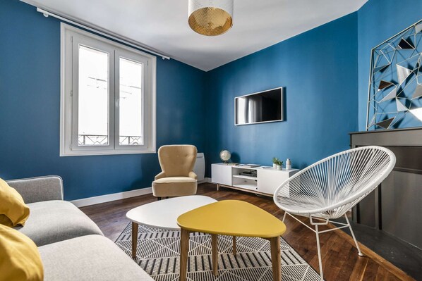 TV - Apartment for 4 people 2 rooms (Reims)