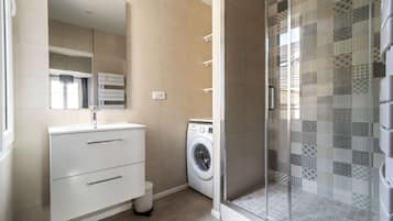 Bruser, hårtørrer, håndklæder