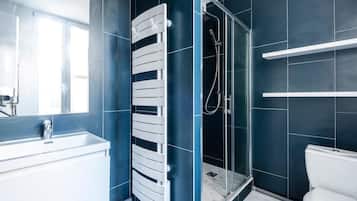 Shower, hair dryer, shampoo