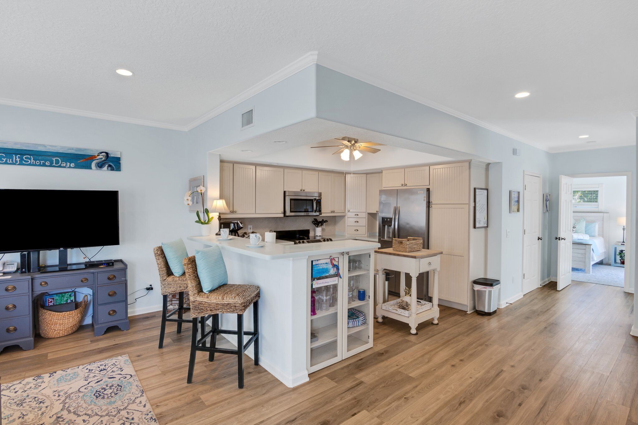 Bonus Room & Amenities, Next to Beach& AMI Trolley