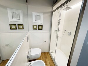 Apartment | Bathroom