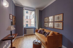 Apartment | 2 bedrooms, iron/ironing board, free WiFi - Romantic apartment in San Giorgio (Genoa)