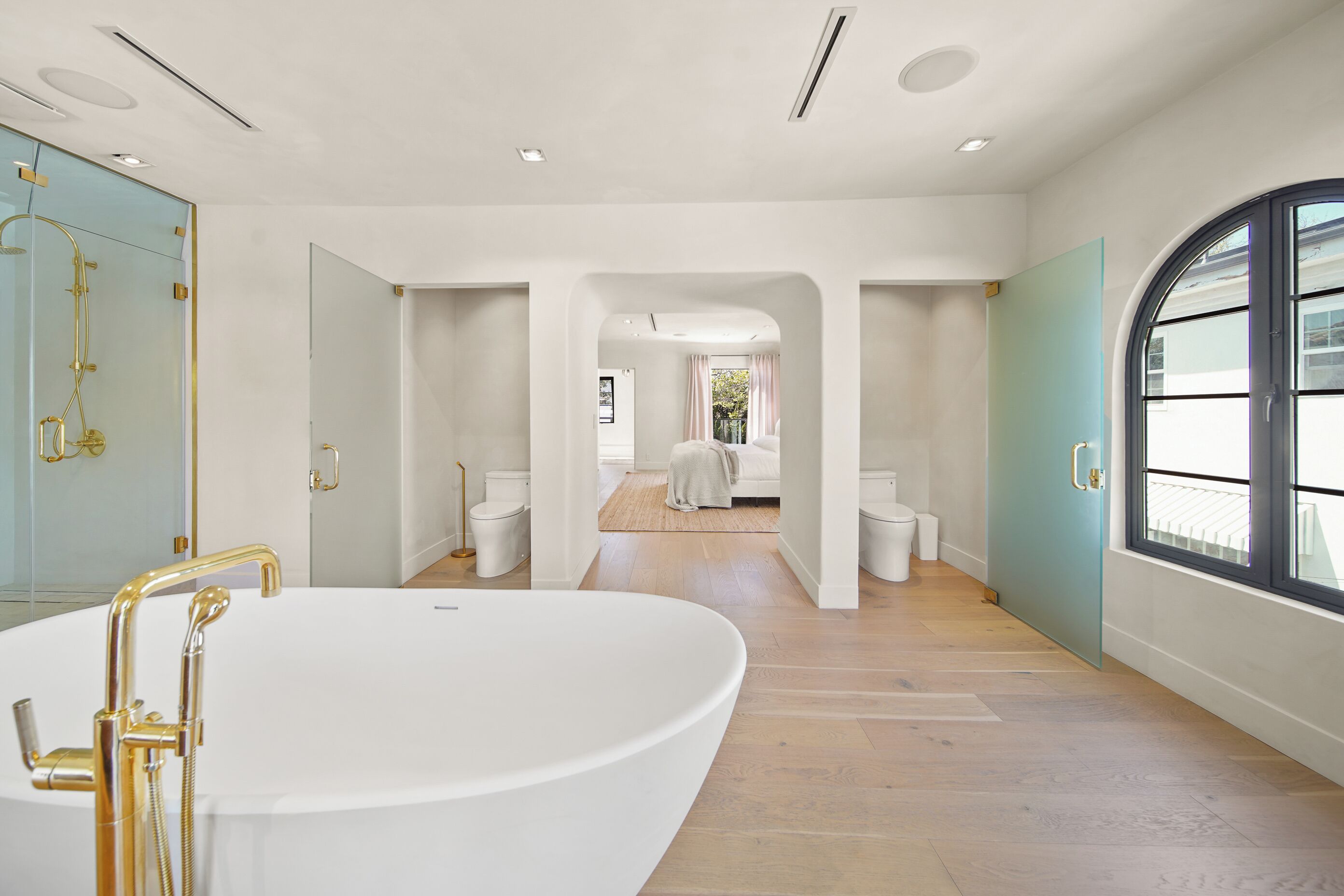 Luxury House, Multiple Beds, Pool Access, Pool View (Bella Villa) | Bathroom | Deep-soaking bathtub, hair dryer, towels