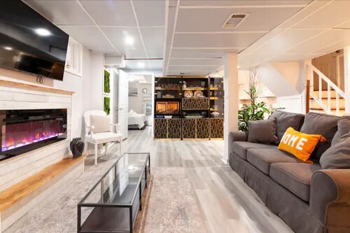 2-bedroom basement apartment in charming Washington Heights with WiFi and AC.