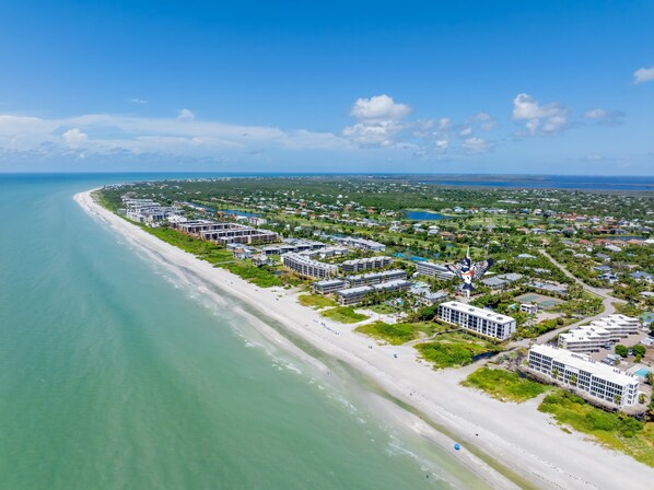 On the beach - All New! Gulf Front! Pelicans Roost 206- Now 20% OFF week of Feb 22nd (Sanibel)