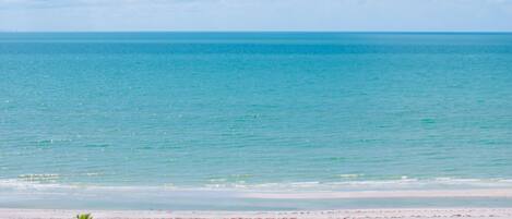 Na praia