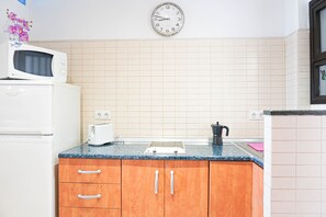 冷蔵庫、電子レンジ、コーヒー / ティーメーカー、電気ポット