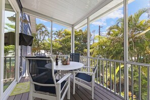 Outdoor dining - Splash of Lime by Duncan Real Estate (Holmes Beach)