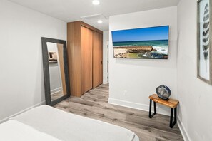 1 habitación, tabla de planchar con plancha, cuna de viaje y wifi