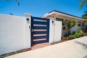 Exterior - La Jolla Windansea Luxury Apt (San Diego)