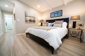 1 bedroom, desk, travel cot, WiFi - La Jolla Windansea Luxury Apt (San Diego)