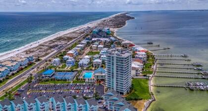 Pensacola Bay Views from 2 Bedroom Retreat - TT7D