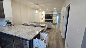 Interior - Perfect family house. Comfortable, lake community (Calgary)