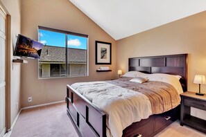 3 bedrooms, desk, iron/ironing board, free WiFi