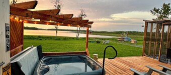 Beachcomber Dome Luxury Waterfront Rental with Jacuzzi & Outdoor Shower