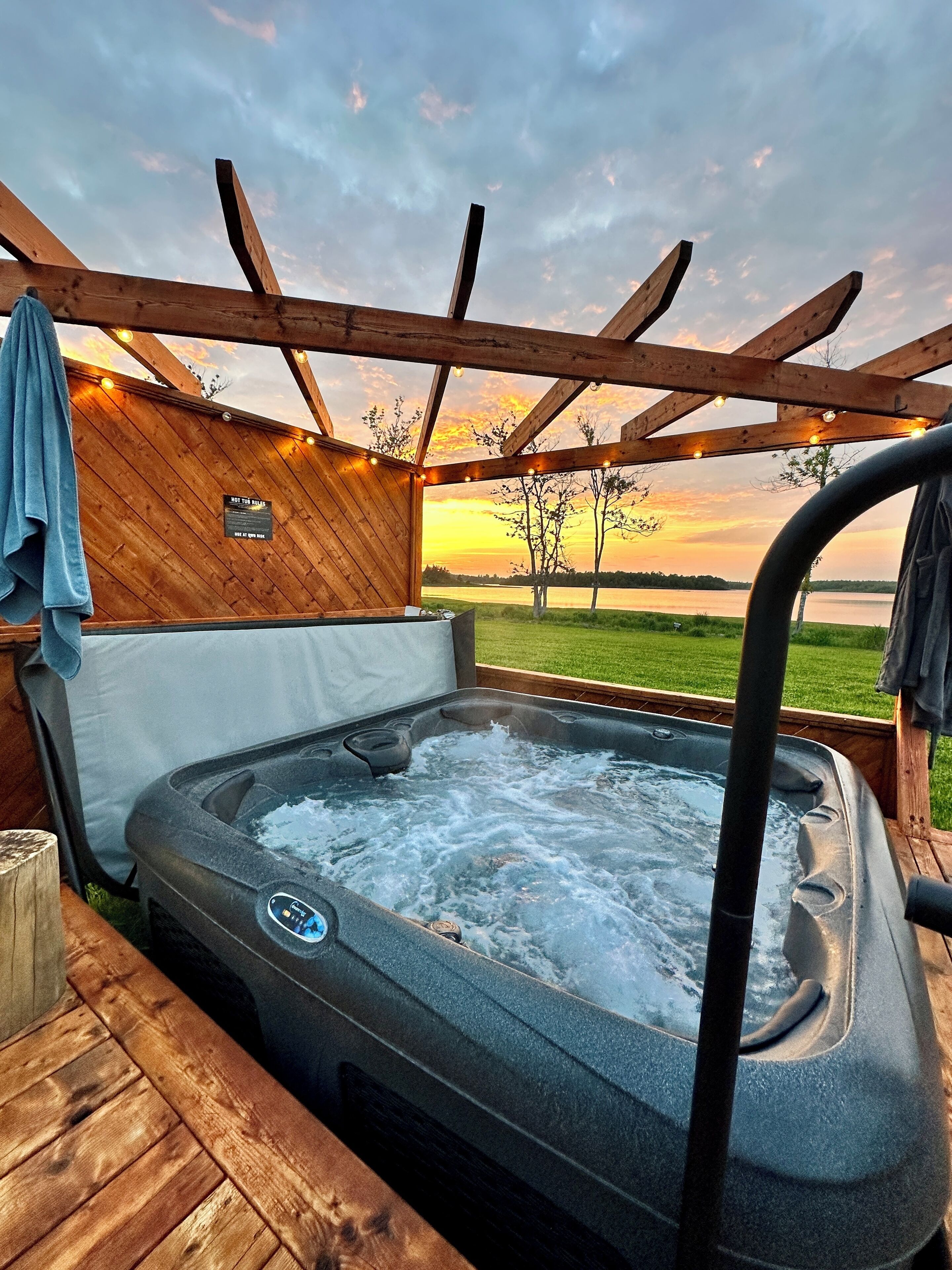 Outdoor spa tub