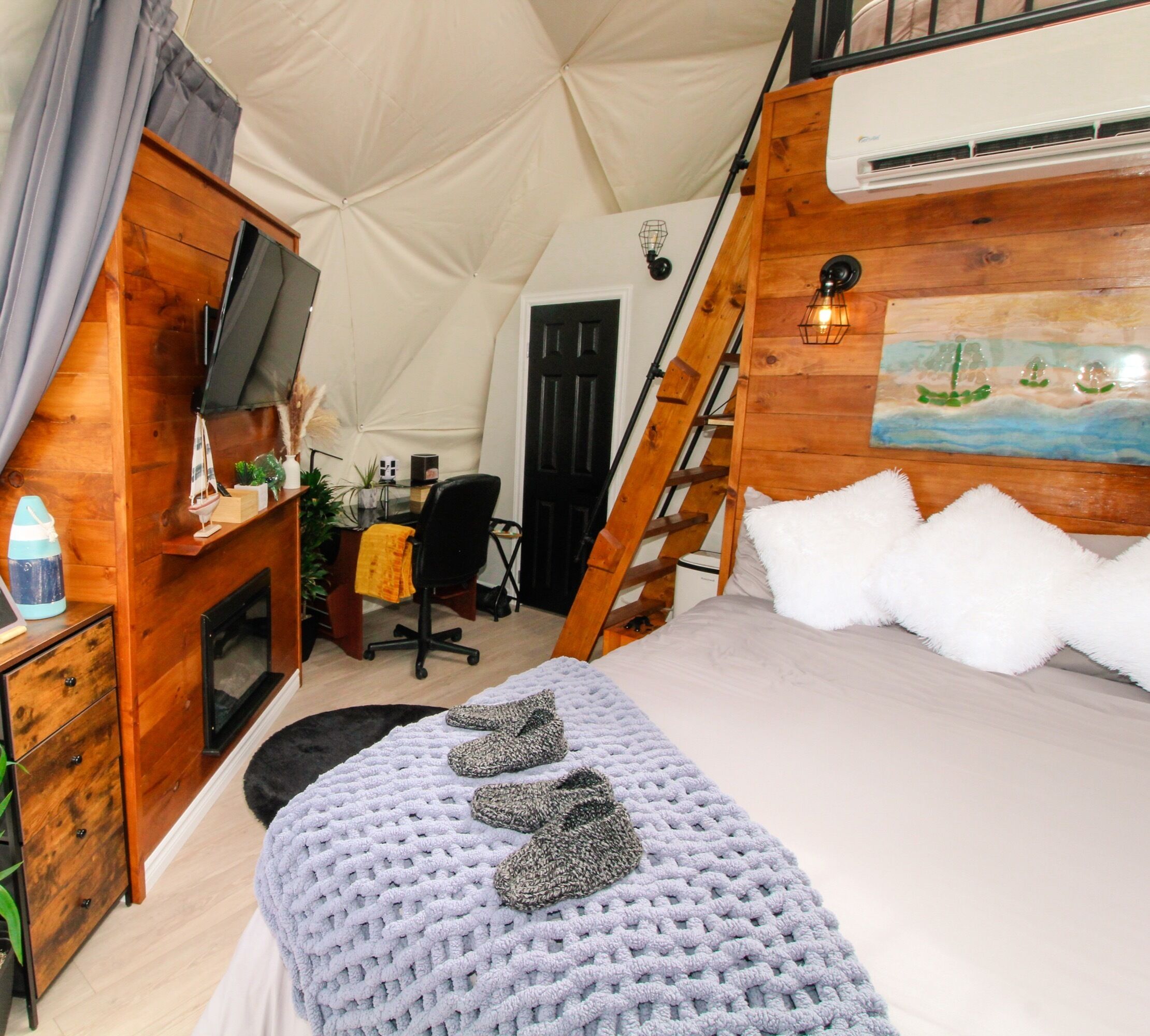 2 makuuhuonetta, työpöytä, ilmainen Wi-Fi