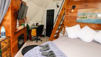 2 makuuhuonetta, työpöytä, ilmainen Wi-Fi