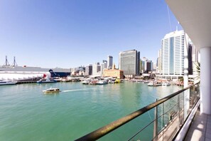 Property grounds - Large Waterfront Deck & Harbour Views on the Wharf (Auckland)