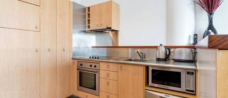 Micro-ondes, four, plaque de cuisson, lave-vaisselle