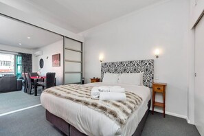 1 室のベッドルーム、デスク、アイロン / アイロン台、WiFi