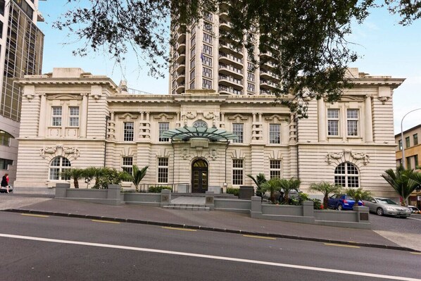 Exterior - High-Level Historic 1 Bed with Stunning Views (Auckland City)