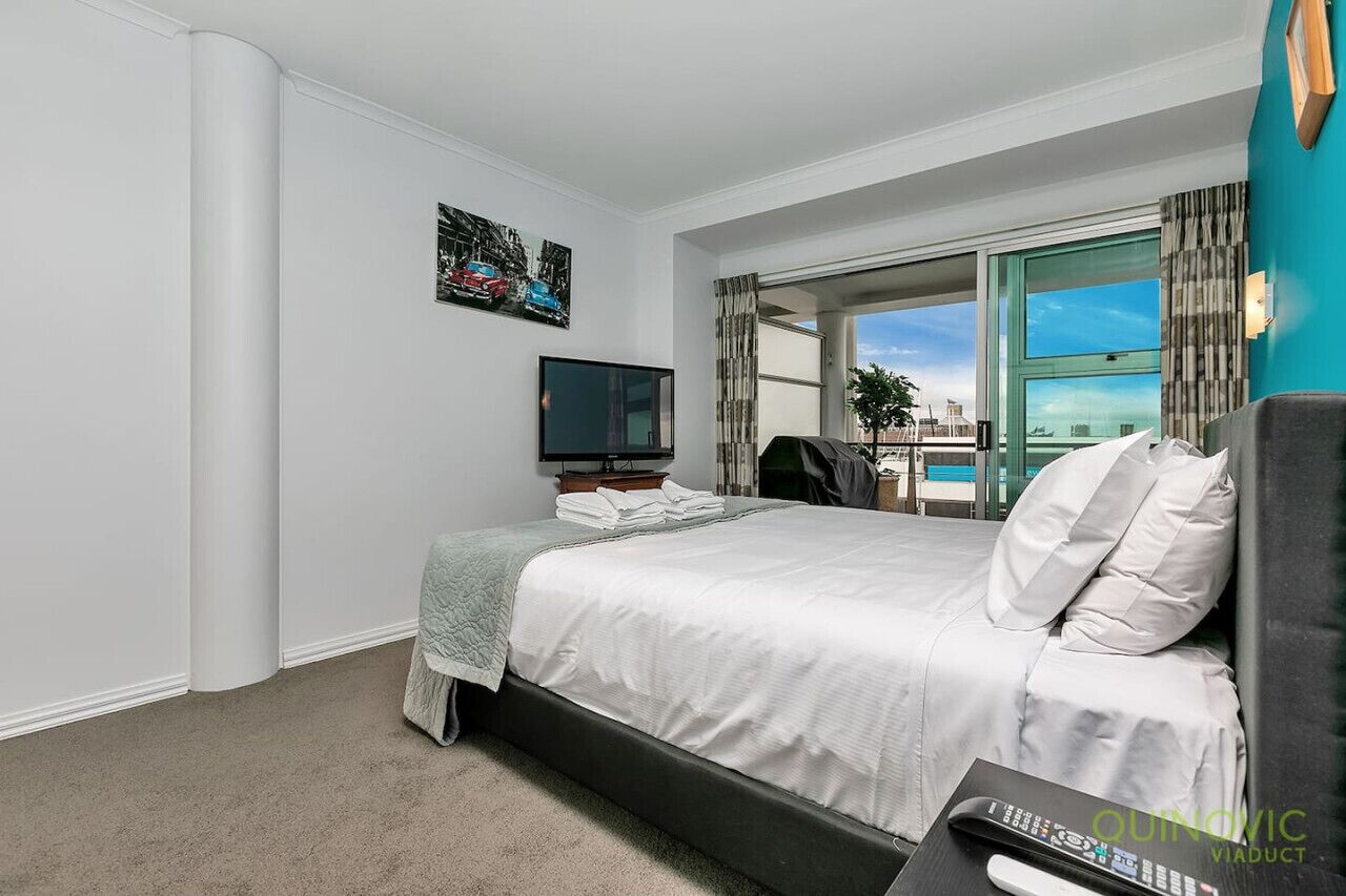 2 bedrooms, desk, iron/ironing board, WiFi (free)