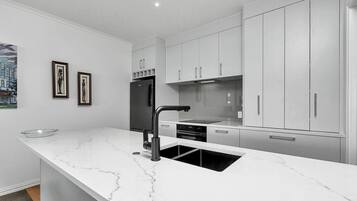 Coffee/tea maker, fridge, microwave, oven