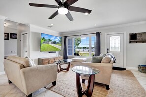 Smart TV, offices, computer monitors - Cozy Lake Retreat: Private Hot Tub, Near Beaches (Lake Worth)