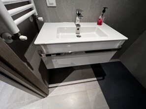 Handtücher, Seife, Toilettenpapier