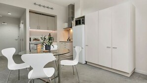 Coffee/tea maker, fridge, microwave, stovetop