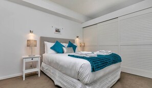 1 dormitorio, escritorio, tabla de planchar con plancha y wifi gratis