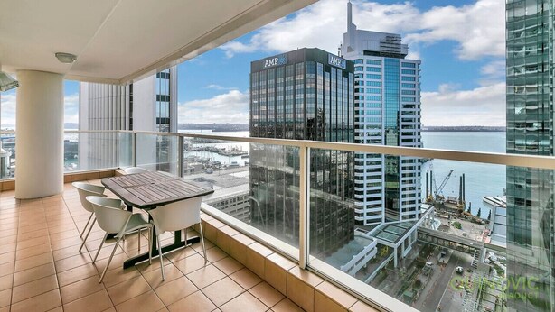 Outdoor dining - 18th Floor 180-Degree Views 2 Bed 2 Bath Parking (Auckland)