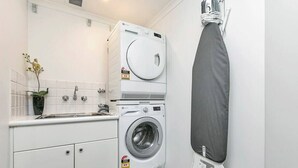 Interior - 18th Floor 180-Degree Views 2 Bed 2 Bath Parking (Auckland)