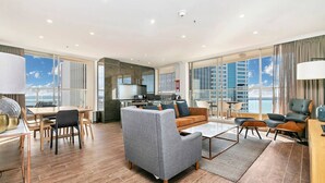 Living area - 18th Floor 180-Degree Views 2 Bed 2 Bath Parking (Auckland)