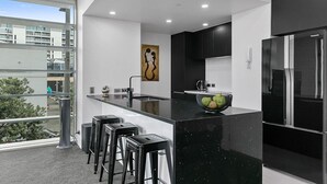 Unclassified image, 5 of 28, button - A Gorgeous 1 Bed Retreat at Lighter Quay North (Auckland)